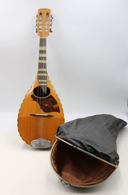 Auktion 367<br>Mandoline, EDELTON, 20. Jhd., in Tasche, ca. L-64cm [1]