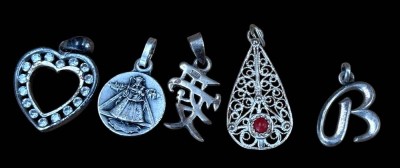 Auktion 367<br>5 kl. Anhänger, wohl alle Silber, ca. 7 gr [1]