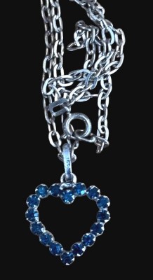 Auktion 367<br>Silberkette-835-vergoldet,  mit Herzanhänger, blaue Steine, L-ca. 38 cm, 5,6 gr [1]