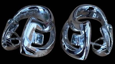 Auktion 367<br>Paar silberfarbene Ohrstecker 