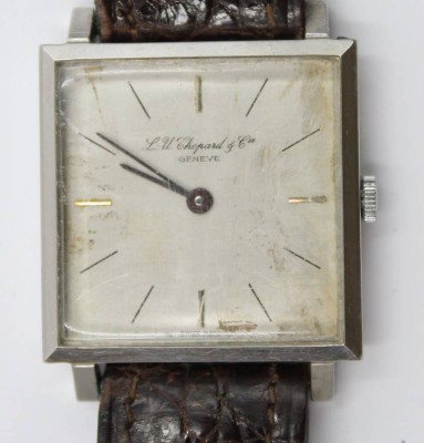 Auktion 369<br>Vintage-Armbanduhr, L.-U. Chopard & Cie, Handaufzug, Werk läuft, 2,6 x 2,6cm, Ziffernblatt verschmutzt, getragene Erhaltung [1]