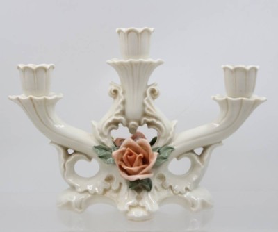 Auktion 367<br>3flammiger Leuchter, ENS, aufgesetzte Blüten, ca. H-20cm B-28cm [1]