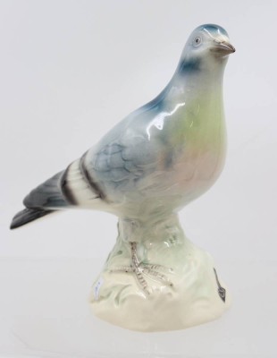 Auktion 367<br>Taube von Cortendorf, 60er Jahre, Unterglasurfarben, ca. H-20cm [1]