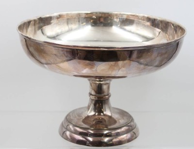 Auktion 367<br>gr. Tafelaufsatz, silberfarben, ungemarkt, H-20,5cm D-30,8cm [1]