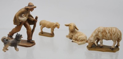 Auktion 367<br>Krippenfiguren, Schäfer mit Schafen und Esel, Holz, ca. H-9,8cm [1]