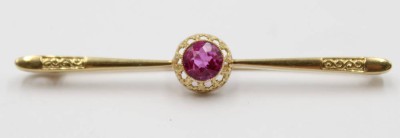 Auktion 367<br>Brosche, 585er GG, mit wohl Rubin, älter, 1,49gr. L-5,2cm [1]