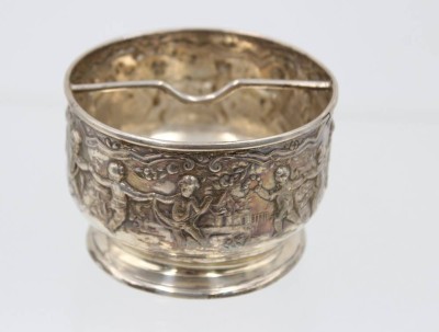 Auktion 367<br>800er Zuckerschale, umlaufend Reliefdekor, Kinderreigen , 93,4gr., ca. H-5,3cm D-7,5cm [1]