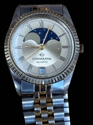 Auktion 367<br>VTG CARAVELLE BULOVA Mondphasen  Quartz-Werk nicht geprüft, kaum getragene Vitrinenuhr [1]