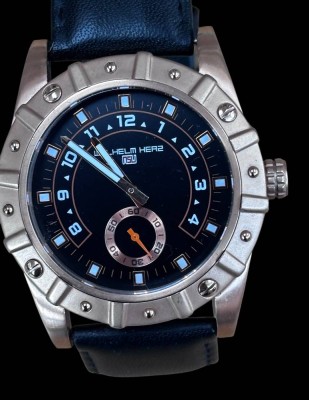 Auktion 367<br>Wilhelm Herz Quartz Uhr, Motorom, NSU, Vitrinenuhr, Werk nicht geprüft [1]