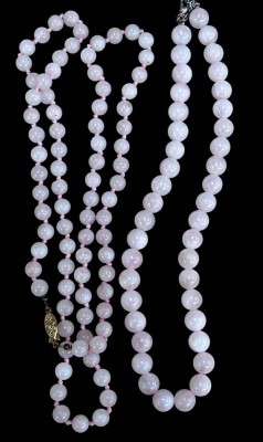 Auktion 371<br>2x Rosenquartz Perlenketten, 1x 44 cm, D-1,1 cm, 1x L-80 cm, D-0,6 cm, zus. ca. 125 gr [1]
