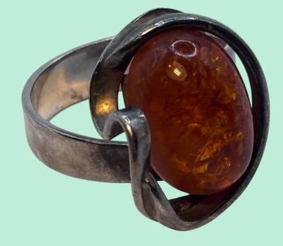 Auktion 367<br>Silberring mit Bernstein, offene Ringschiene, 8,7 gr [1]