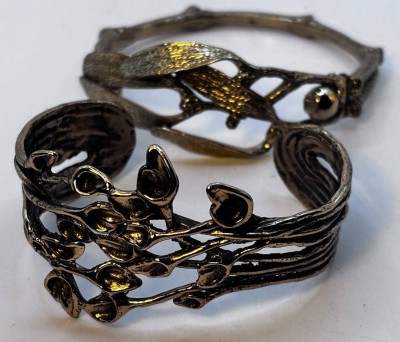 Auktion 367<br>2x modernistische Armreifen, Bronze/Messing, wohl Finland? [1]