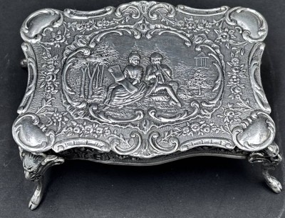 Auktion 367<br>Salontisch, Silber, 41 gr. H-3 cm, 7x5 cm [1]