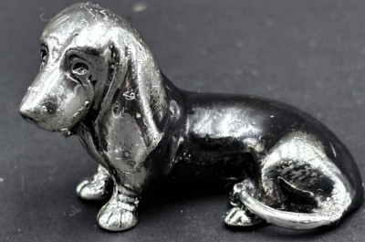 Auktion 367<br>liegender Dackel, Silber, H_2,5 cm, 12 gr [1]