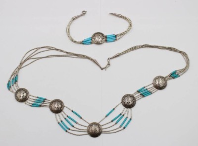 Auktion 367<br>Halskette und Armband im indigenen Stil, Sterling, mit Türkisen, zus. ca. 26,9gr., ca. L-56cm u. 16cm [1]