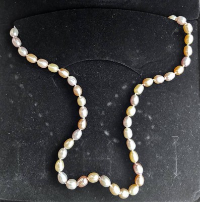 Auktion 367<br>Perlenkette, neu in Kasten, leicht getönte, L-48 cm, Magnetschliesse [1]