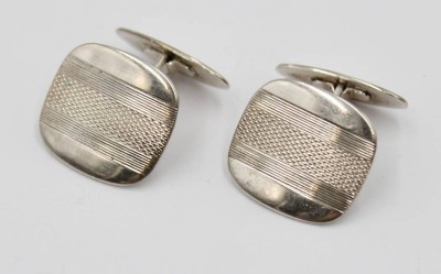 Auktion 367<br>Paar Manschettenknöpfe in 835er Silber, 5,9gr., 1,2 x 1,5cm [1]