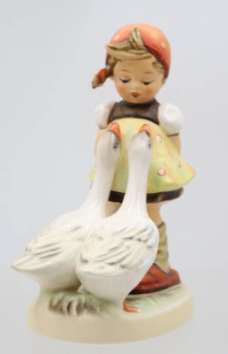 Auktion 367<br>Hummelfigur von Goebel,l Gänseliesl, H-13 cm [1]