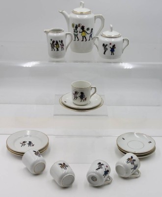 Auktion 367<br>Kinder-Restservice, Franz Prause, älter, Kaffeekern (Kanne mit Chip), 5x Tassen und 4x U.T. und 4x Kuchenteller [1]