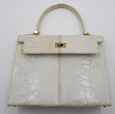 Auktion 367<br>Damenhandtasche, weiss, Leder?, Tragespuren, 19x25 cm [1]