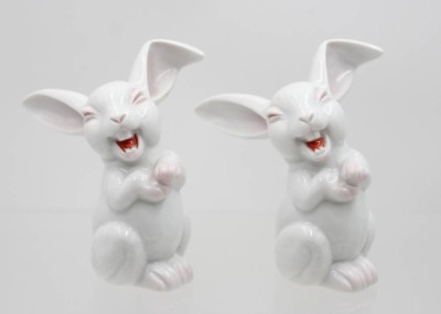 Auktion 367<br>Rosenthal-Porzellanfiguren, lachende Hasen, Entw. Max Hermann Fritz , je leicht farbig staffiert, je ca. H-13cm [1]