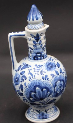 Auktion 367<br>Ölflasche oder ähnliches, Delft, Blaumalerei, H-18 cm [1]