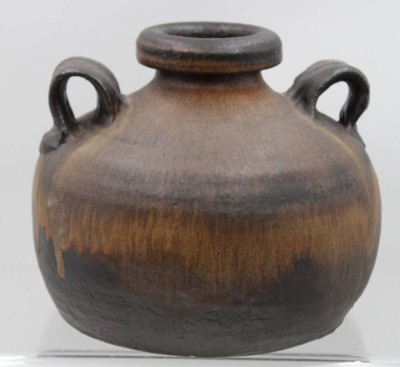Auktion 367<br>gr. Henkelvase, ungemarkt, ca. H-21cm D-26,5cm [1]