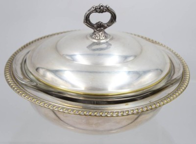 Auktion 367<br>Warmhalteschale, Messing versilbert, Gebrauchsspuren, Glaseinsatz (wohl nicht original), ca. H-16cm D-25,5cm [1]