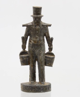 Auktion 367<br>Gluttöter, Hamburger Wasserträger Hans Hummel, Bronze, älter, ca. H-7cm [1]