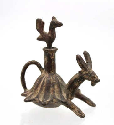 Auktion 367<br>figrülicher Flacon o.ä., Bronze, wohl Baktrien, ca. H-8,5cm [1]