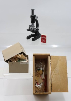 Auktion 367<br>kl. Mikroskope, Ideal Hannover, in Kasten, ca. H-19,5cm [1]