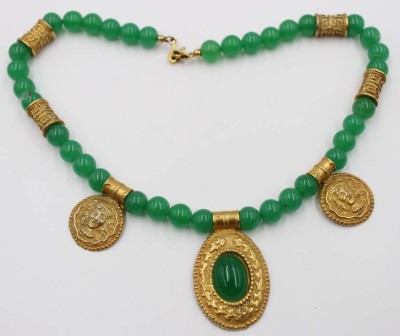 Auktion 367<br>Collierkette, wohl Jade mit vergoldeten Zierelementen, ca. L-41cm [1]