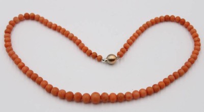 Auktion 367<br>Halskette, Koralle mit 585er WG Schließe, älter, ca. L-42cm [1]