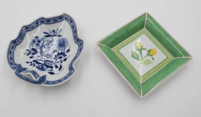 Auktion 367<br>2x div. kl. Zierschälchen, Hutschenreuther, 1x Zwiebelmuster, ca. 12 x 10cm [1]