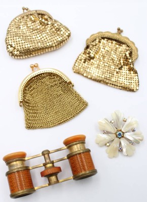 Auktion 367<br>3x kl. Geldbörsen, Vintage Brosche und Opernglas, Börsen ca. 8,5 x 8cm [1]