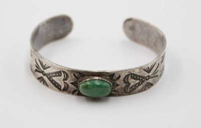 Auktion 367<br>Armspange mit Türkis, Navajo Fred Harvey Era, Silber, 19,5gr., in antikem Etui, B-1,3cm [1]