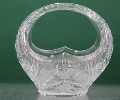 Auktion 371<br>Korbschale, Kristall, beschliffen, ca. H-16,5cm B-17,5cm [1]
