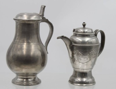 Auktion 367<br>Birnenkrug und kl. Kanne diese datiert 1832, je div. Punzen, ca. H-15 bis 19cm [1]