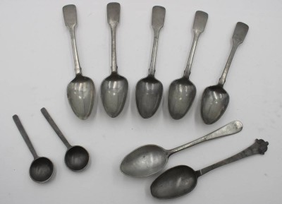 Auktion 367<br>9x div. Zinn-Löffel, 18./19. Jhd., teilw. Altersspuren, ca. L-12 bis 21,5cm [1]