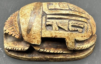 Auktion 367<br>grosser altägyptischer Fayence Skarabäus, L-10 cm, H-4 cm [1]