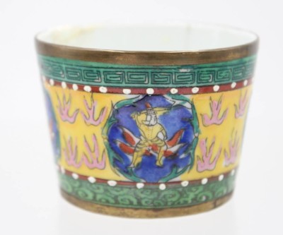 Auktion 367<br>kl. Vase oder Becher, China, älter, restauriert, ca. H-5,5cm D-7,3cm [1]