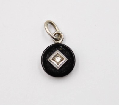 Auktion 367<br>kl. Anhänger, 585er WG, Onyx und kl. Brillant, ca. D-0,9cm [1]
