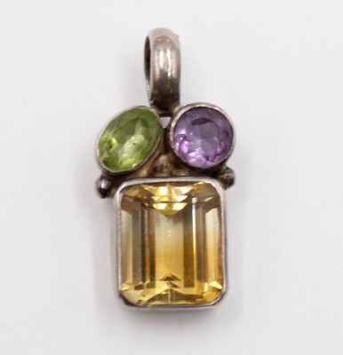 Auktion 367<br>Anhänger mit Farbsteinbesatz, Silber 925, Danmark, 4,8gr., ca. L-2,8cm [1]