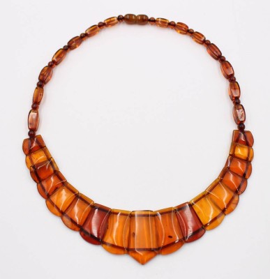 Auktion 367<br>Bernstein-Collier, wohl geklärter Bernstein, 21gr., ca. L-42cm [1]