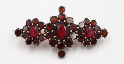 Auktion 367<br>antike Granat-Brosche, ca. 2 x 3,5cm [1]
