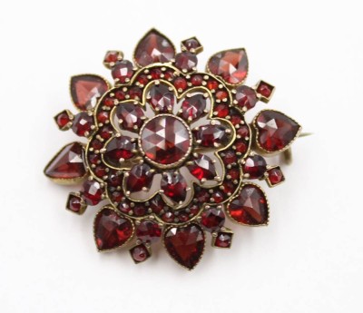 Auktion 367<br>Granatbrosche, älter, ca. D-3cm [1]