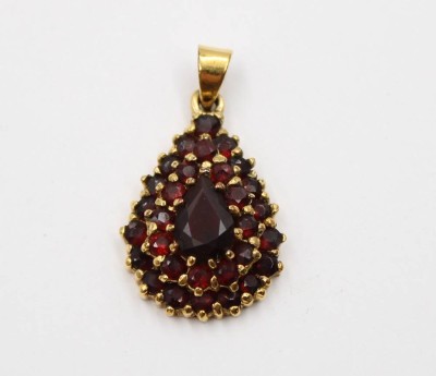 Auktion 367<br>925er Silber-Granat-Anhänger, ca. 4,9gr., L-2,8cm [1]