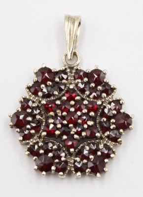 Auktion 367<br>Granatanhänger, Silberfassung (gepr.), 4gr., ca. D-2cm [1]