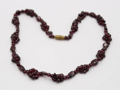 Auktion 367<br>Halskette, Granat, ca. L-38,5cm [1]