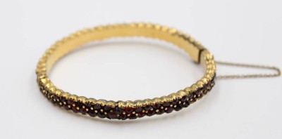 Auktion 367<br>Armreif, Granat, ca. D-6cm [1]